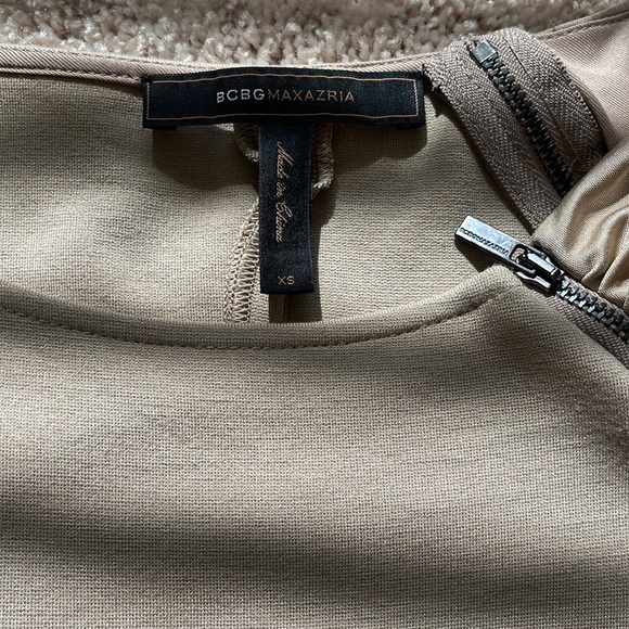 BCBG MaxAzria Mini Dress Size XS - Picture 8 of 8